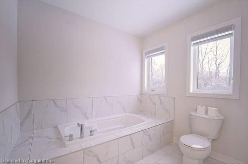 33 Gilham Way, Paris, ON - Indoor Photo Showing Bathroom