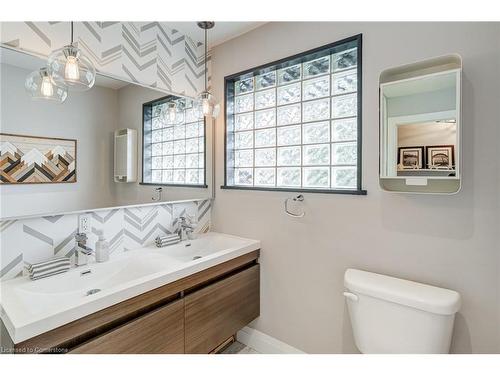 409 Scarsdale Crescent, Oakville, ON - Indoor Photo Showing Bathroom