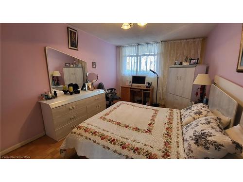 912-5 Frith Road, Toronto, ON - Indoor Photo Showing Bedroom