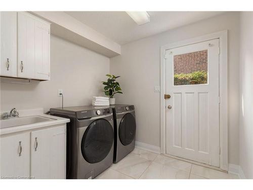 1115 Saginaw Crescent, Mississauga, ON - Indoor Photo Showing Laundry Room