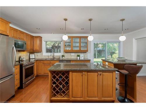 1115 Saginaw Crescent, Mississauga, ON - Indoor Photo Showing Kitchen With Double Sink