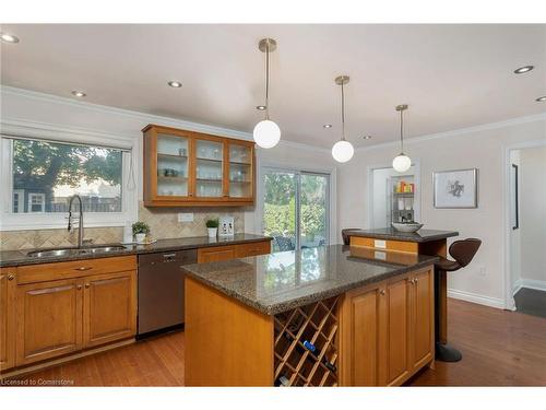 1115 Saginaw Crescent, Mississauga, ON - Indoor Photo Showing Kitchen With Double Sink