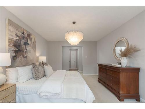 1115 Saginaw Crescent, Mississauga, ON - Indoor Photo Showing Bedroom