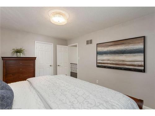 1115 Saginaw Crescent, Mississauga, ON - Indoor Photo Showing Bedroom