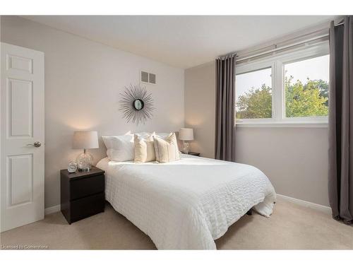 1115 Saginaw Crescent, Mississauga, ON - Indoor Photo Showing Bedroom