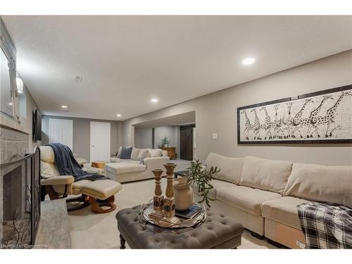 1115 Saginaw Crescent, Mississauga, ON - Indoor Photo Showing Living Room