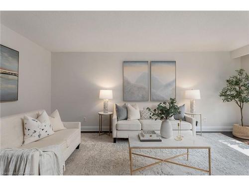 1115 Saginaw Crescent, Mississauga, ON - Indoor Photo Showing Living Room