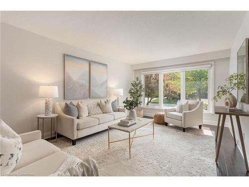 1115 Saginaw Crescent, Mississauga, ON - Indoor Photo Showing Living Room