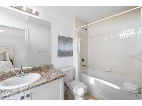 495 Queen Mary Drive, Brampton, ON - Indoor Photo Showing Bathroom