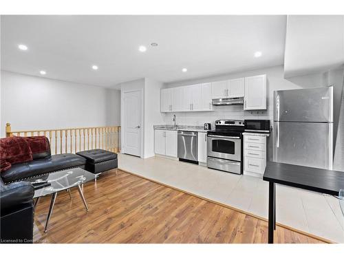 495 Queen Mary Drive, Brampton, ON - Indoor Photo Showing Kitchen