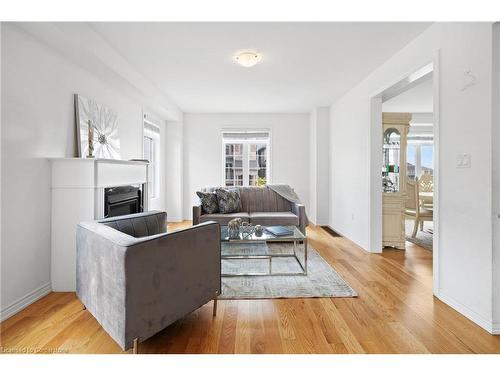 495 Queen Mary Drive, Brampton, ON - Indoor Photo Showing Living Room