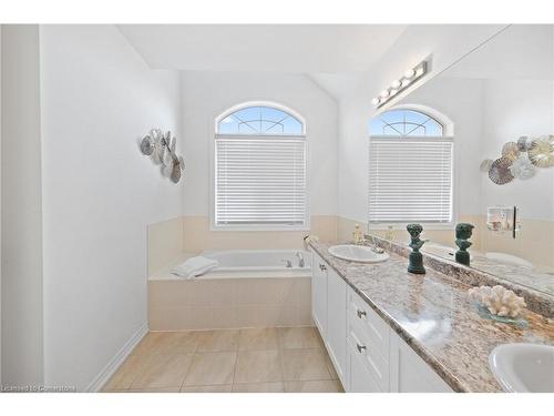 495 Queen Mary Drive, Brampton, ON - Indoor Photo Showing Bathroom