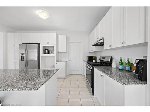 495 Queen Mary Drive, Brampton, ON - Indoor Photo Showing Kitchen With Upgraded Kitchen