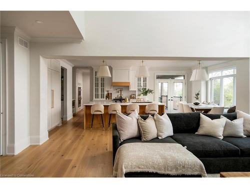 11325 Taylor Court, Milton, ON - Indoor Photo Showing Living Room