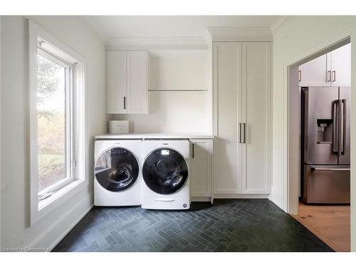 11325 Taylor Court, Milton, ON - Indoor Photo Showing Laundry Room