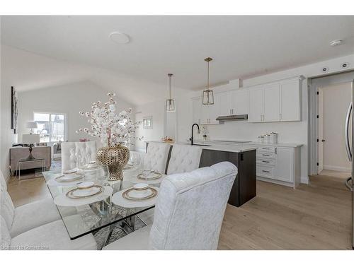 236 Mount Pleasant Street, Brantford, ON - Indoor Photo Showing Dining Room