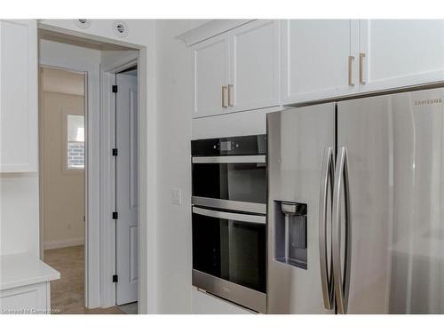 236 Mount Pleasant Street, Brantford, ON - Indoor Photo Showing Kitchen