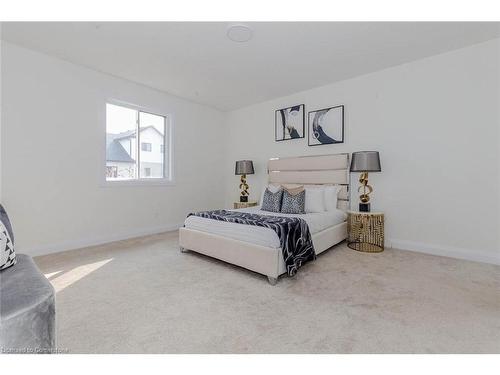 236 Mount Pleasant Street, Brantford, ON - Indoor Photo Showing Bedroom