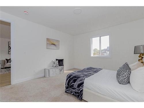 236 Mount Pleasant Street, Brantford, ON - Indoor Photo Showing Bedroom