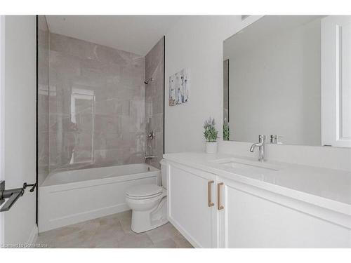 236 Mount Pleasant Street, Brantford, ON - Indoor Photo Showing Bathroom