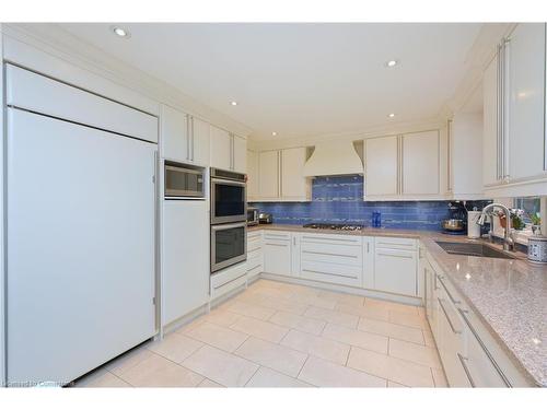 14 Penrose Court, Brampton, ON - Indoor Photo Showing Kitchen