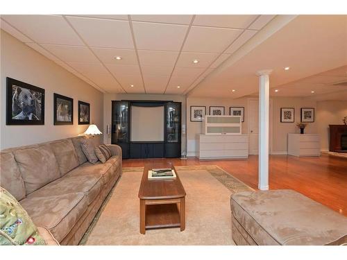 14 Penrose Court, Brampton, ON - Indoor Photo Showing Living Room