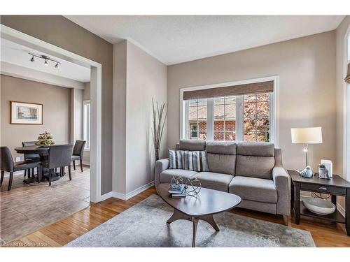 3327 Eglinton Avenue W, Mississauga, ON - Indoor Photo Showing Living Room