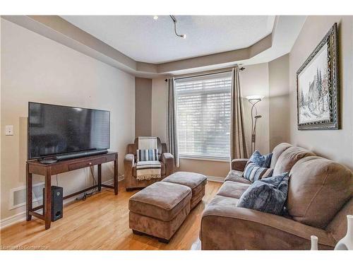 3327 Eglinton Avenue W, Mississauga, ON - Indoor Photo Showing Living Room