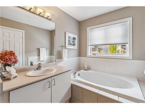 3327 Eglinton Avenue W, Mississauga, ON - Indoor Photo Showing Bathroom