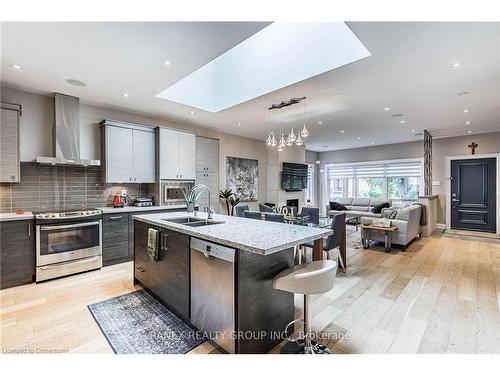 479 Bridgman Avenue, Burlington, ON - Indoor Photo Showing Kitchen With Double Sink With Upgraded Kitchen