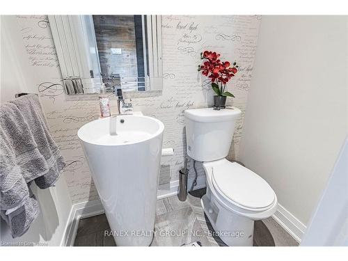 479 Bridgman Avenue, Burlington, ON - Indoor Photo Showing Bathroom