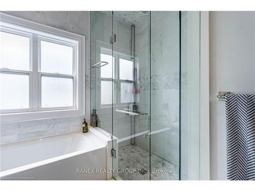 479 Bridgman Avenue, Burlington, ON - Indoor Photo Showing Bathroom