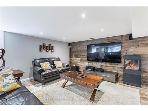 479 Bridgman Avenue, Burlington, ON - Indoor Photo Showing Living Room