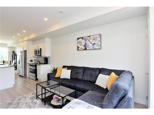 39-590 N Service Road, Hamilton, ON - Indoor Photo Showing Living Room