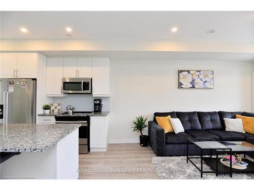 39-590 N Service Road, Hamilton, ON - Indoor Photo Showing Kitchen With Upgraded Kitchen