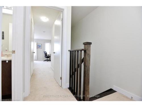 39-590 N Service Road, Hamilton, ON - Indoor Photo Showing Other Room