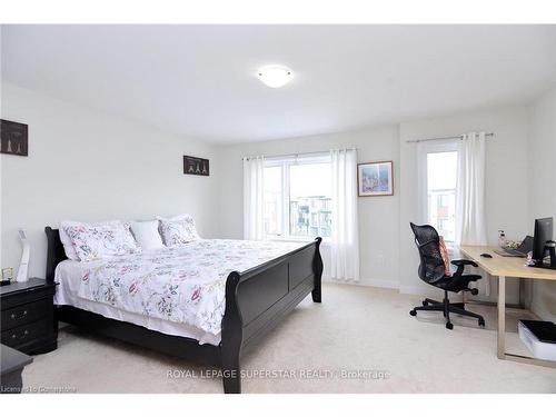 39-590 N Service Road, Hamilton, ON - Indoor Photo Showing Bedroom