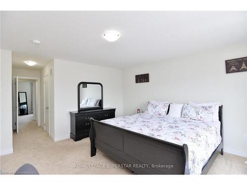 39-590 N Service Road, Hamilton, ON - Indoor Photo Showing Bedroom