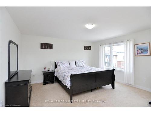 39-590 N Service Road, Hamilton, ON - Indoor Photo Showing Bedroom