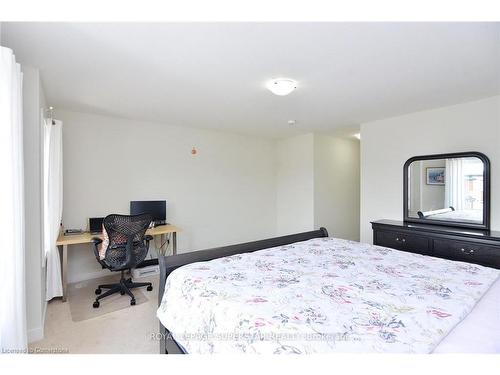 39-590 N Service Road, Hamilton, ON - Indoor Photo Showing Bedroom