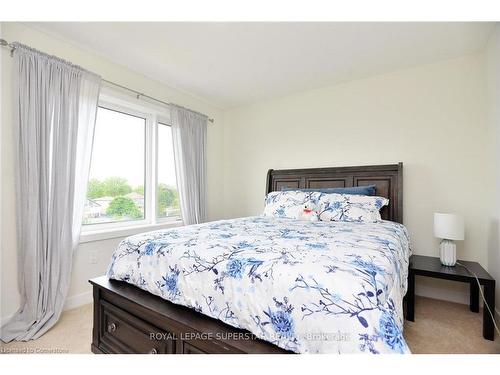 39-590 N Service Road, Hamilton, ON - Indoor Photo Showing Bedroom