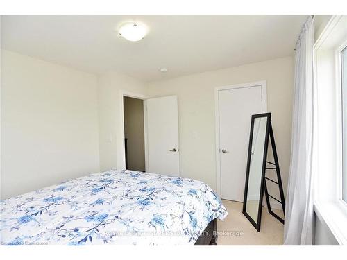 39-590 N Service Road, Hamilton, ON - Indoor Photo Showing Bedroom