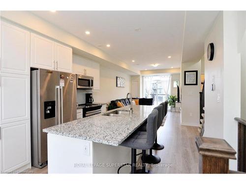 39-590 N Service Road, Hamilton, ON - Indoor Photo Showing Kitchen With Upgraded Kitchen