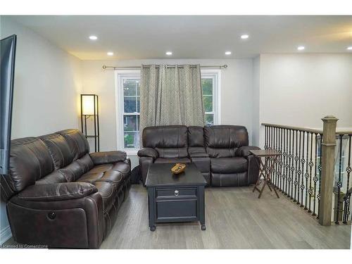 11 Wheatfield Crescent, Kitchener, ON - Indoor Photo Showing Living Room