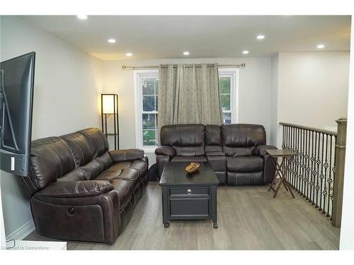 11 Wheatfield Crescent, Kitchener, ON - Indoor Photo Showing Living Room