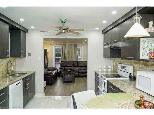 11 Wheatfield Crescent, Kitchener, ON - Indoor Photo Showing Kitchen With Double Sink With Upgraded Kitchen