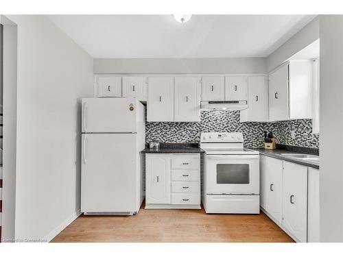 38-7340 Copenhagen Road, Mississauga, ON - Indoor Photo Showing Kitchen