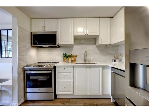 187 Ironstone Drive, Cambridge, ON - Indoor Photo Showing Kitchen With Stainless Steel Kitchen With Upgraded Kitchen