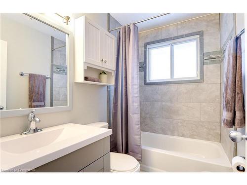 8 Meadow Crescent, Kitchener, ON - Indoor Photo Showing Bathroom