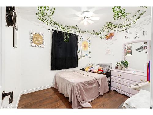 25 Bratt Drive, Windsor, ON - Indoor Photo Showing Bedroom